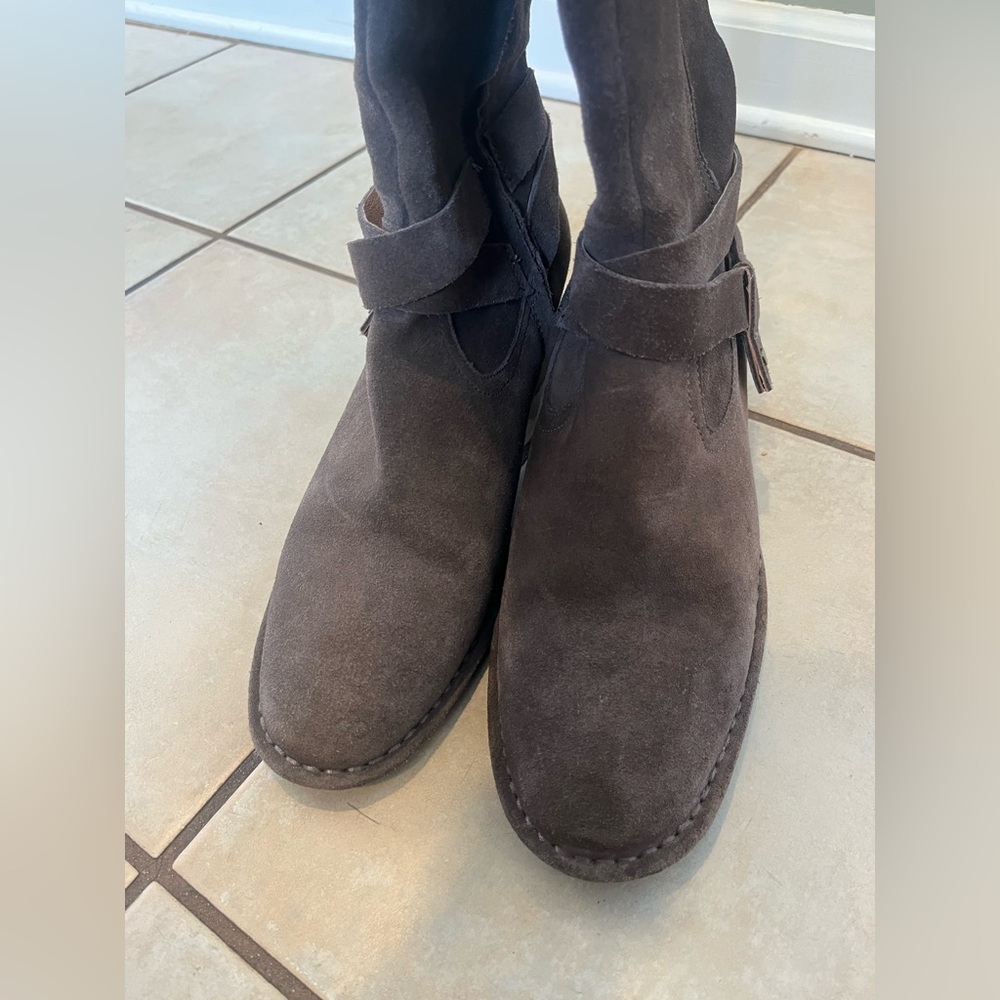 UGG Australia Women’s Brown Suede Harness 1098311 Ankle/Knee Boots 10 - Picture 3 of 8
